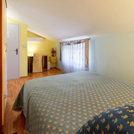 Holiday Home Nevena By Rent Istria Buje Ruang foto