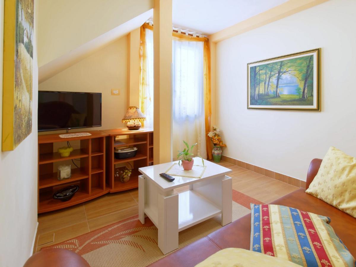 Holiday Home Nevena By Rent Istria Buje Bagian luar foto