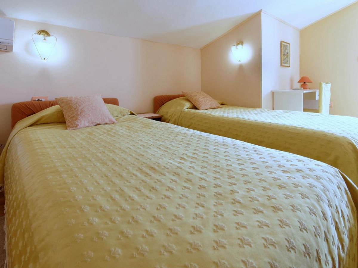 Holiday Home Nevena By Rent Istria Buje Bagian luar foto