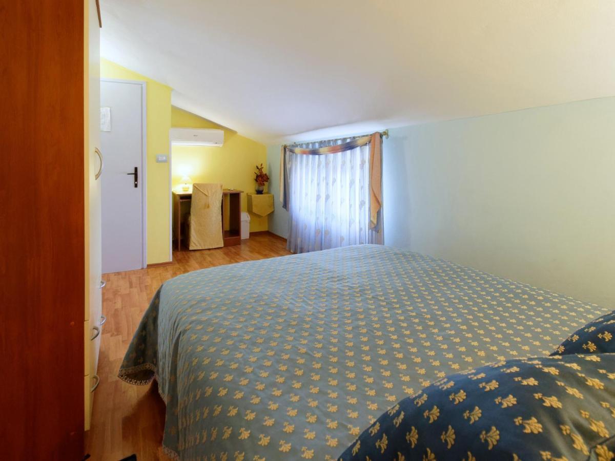 Holiday Home Nevena By Rent Istria Buje Bagian luar foto