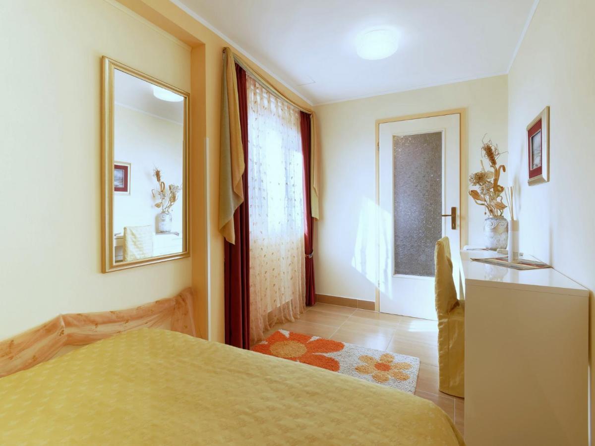 Holiday Home Nevena By Rent Istria Buje Bagian luar foto