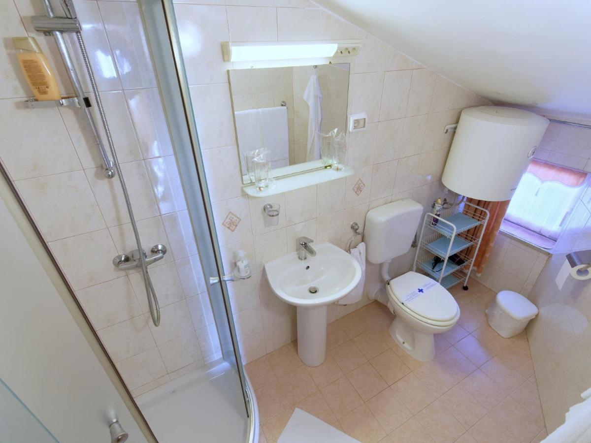 Holiday Home Nevena By Rent Istria Buje Bagian luar foto