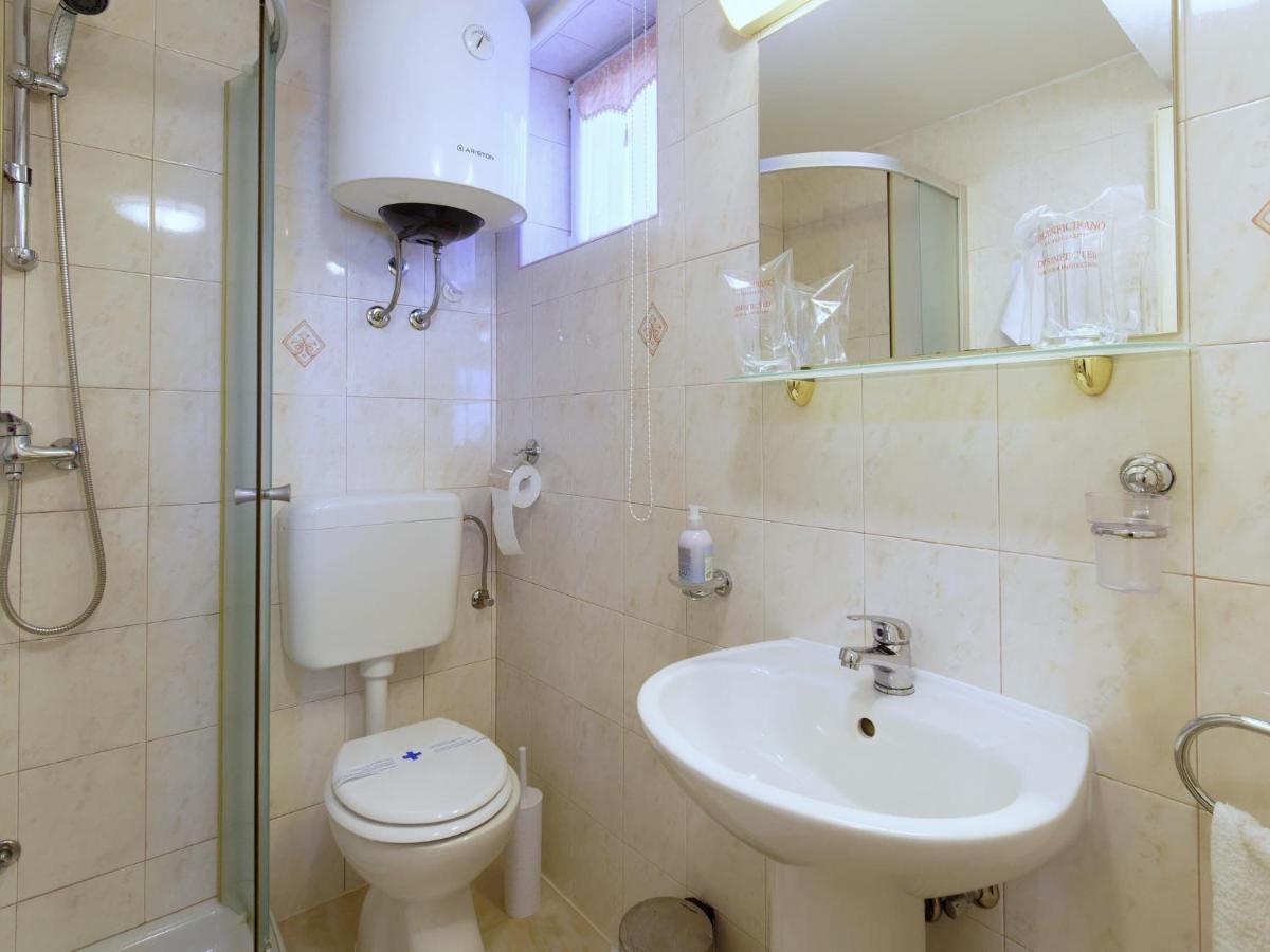 Holiday Home Nevena By Rent Istria Buje Bagian luar foto