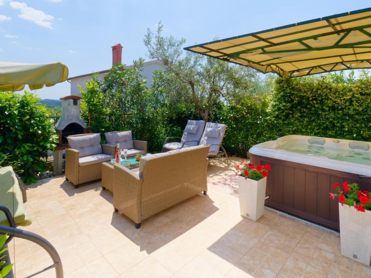Holiday Home Nevena By Rent Istria Buje Bagian luar foto