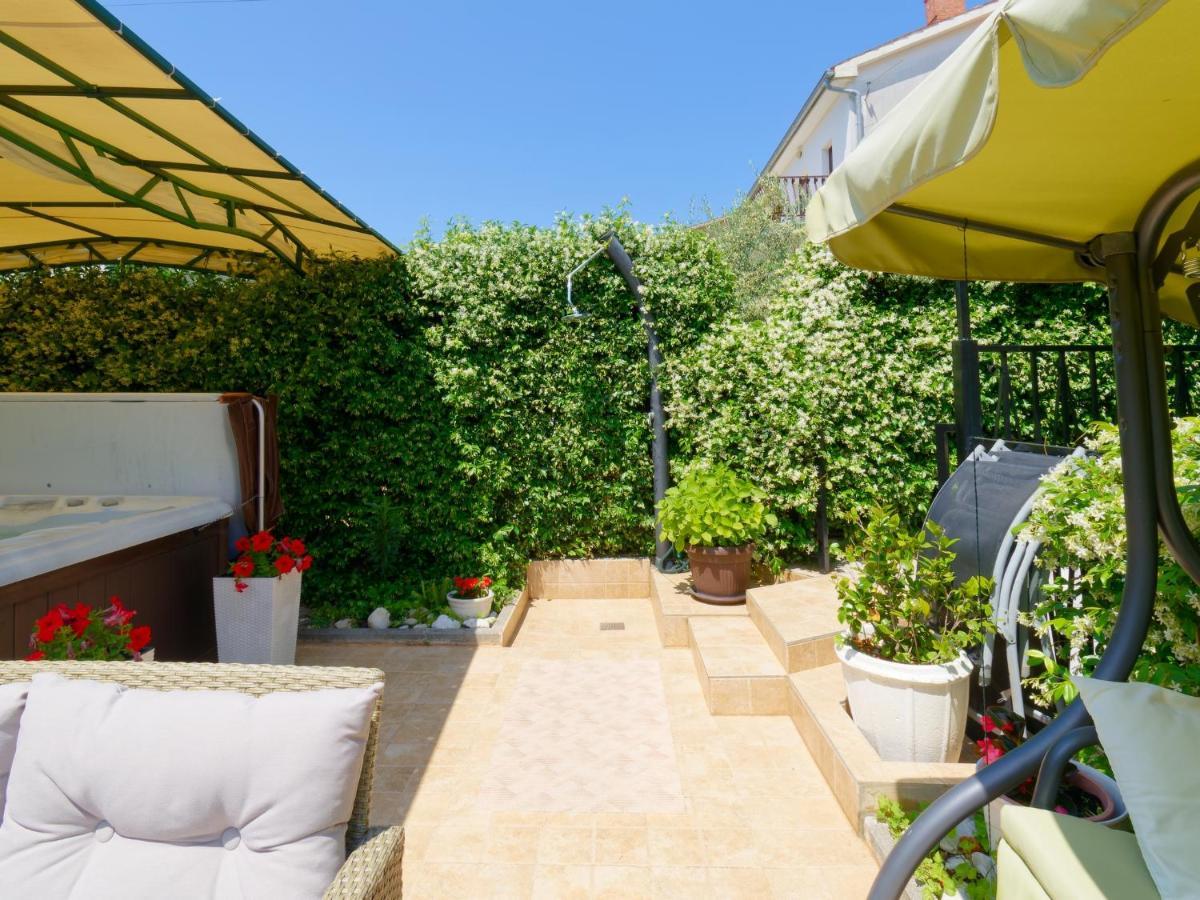 Holiday Home Nevena By Rent Istria Buje Bagian luar foto