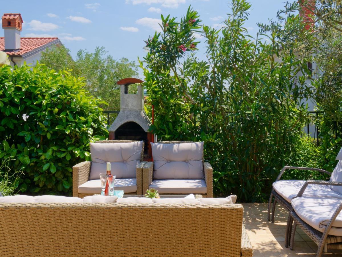 Holiday Home Nevena By Rent Istria Buje Bagian luar foto