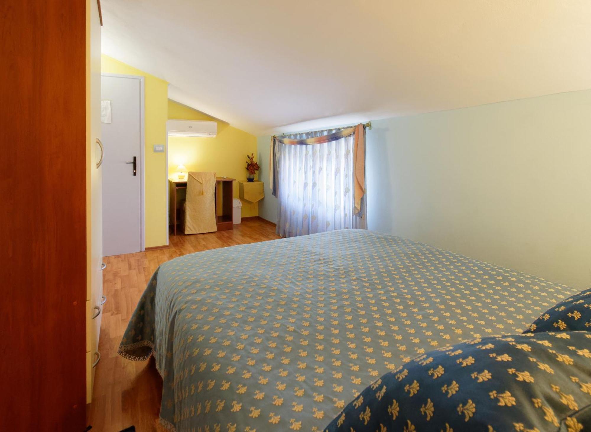 Holiday Home Nevena By Rent Istria Buje Ruang foto