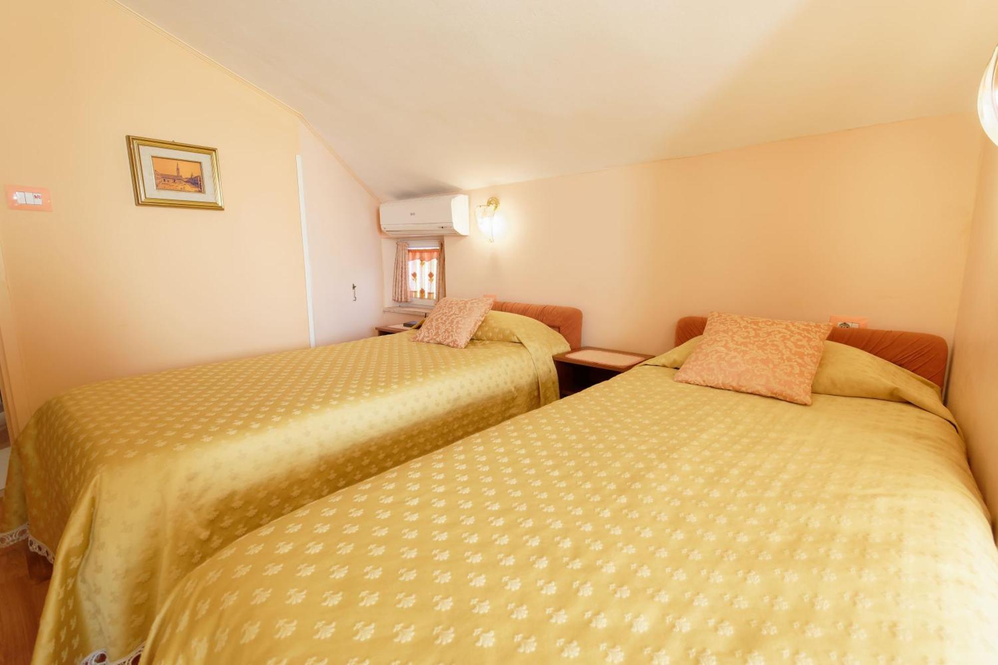 Holiday Home Nevena By Rent Istria Buje Ruang foto